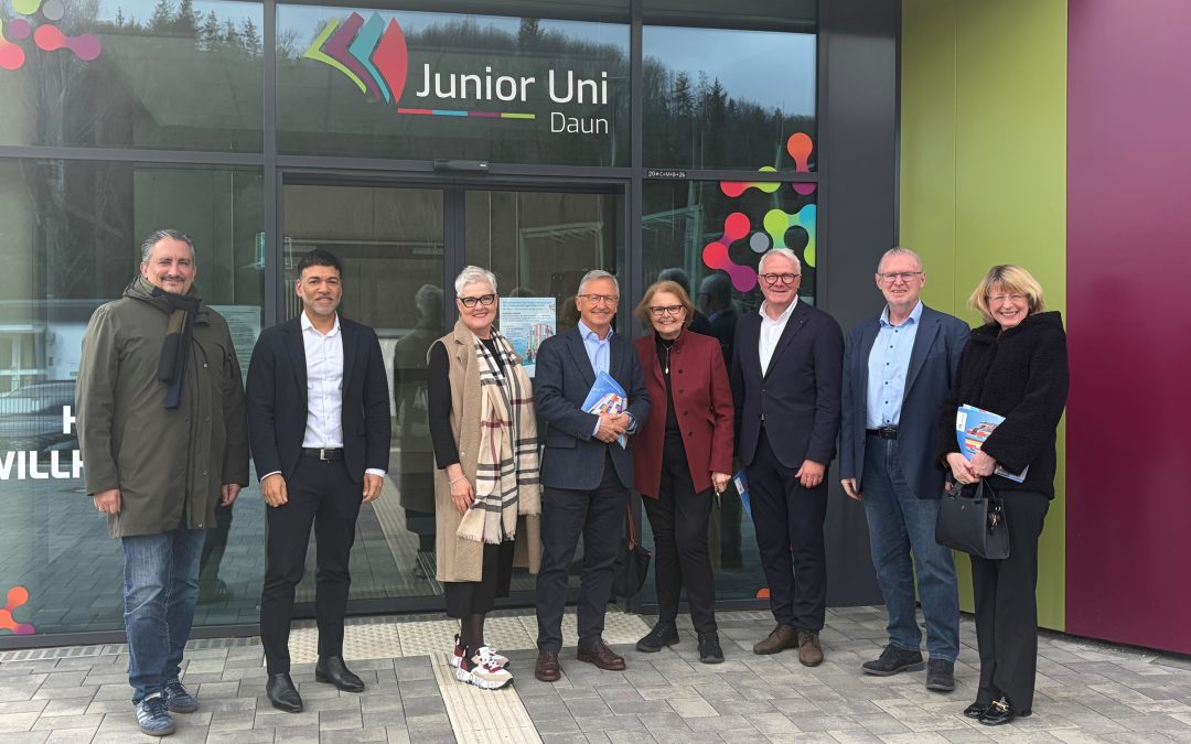 Besuch der Nikolaus Koch Stiftung an der Junior Uni Daun